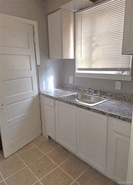 8850 Farmbrook Street, Detroit, MI 48224 — Photo 4