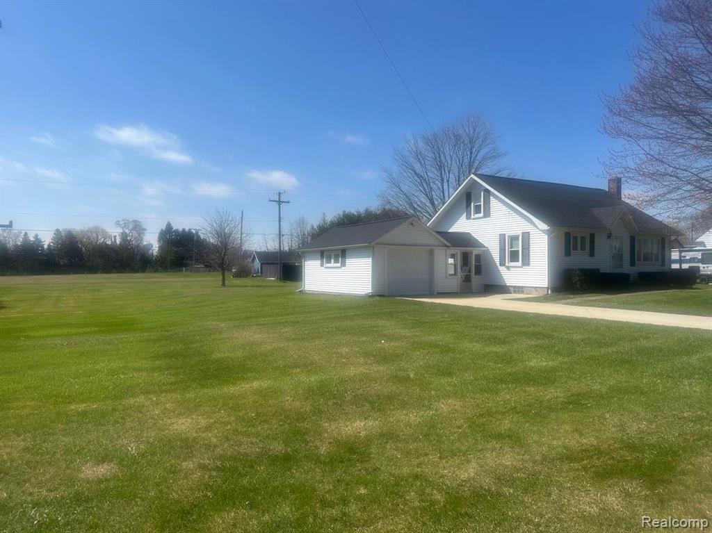 724 LYTLE Avenue, Harbor Beach, MI 48441 — Photo 2