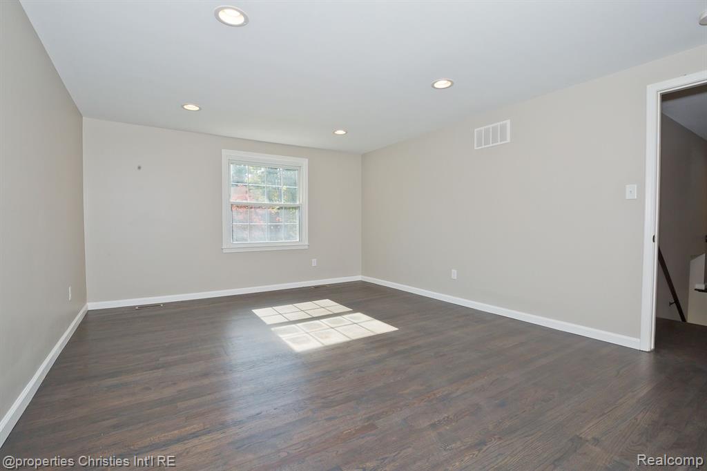 5582 NORTHCOTE, West Bloomfield, MI — Photo 41