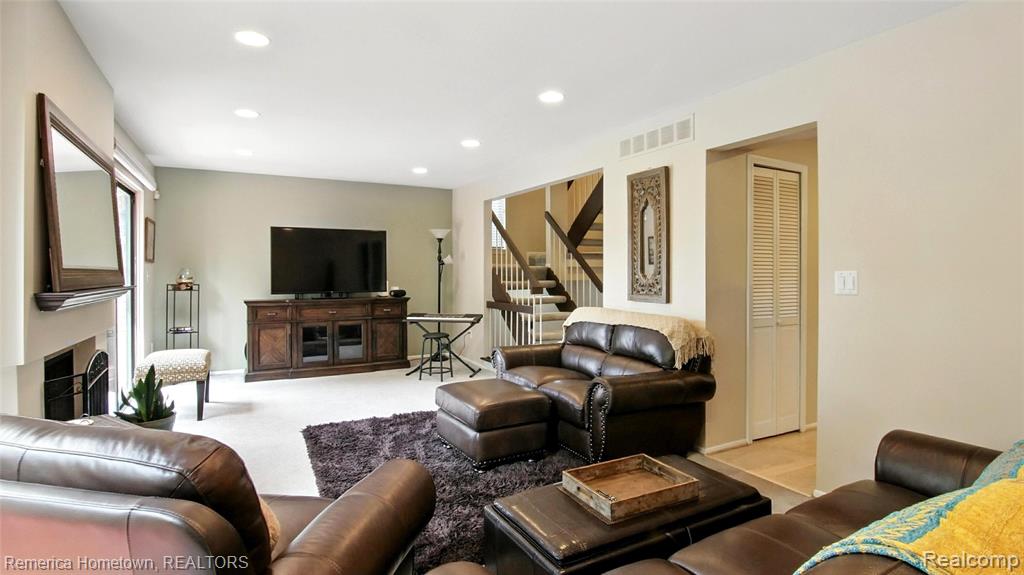5200 Richard Run, West Bloomfield, MI — Photo 8