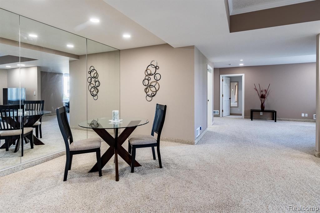 43100 12 OAKS CRESCENT Drive, 4044, Novi, MI 48377 — Photo 11