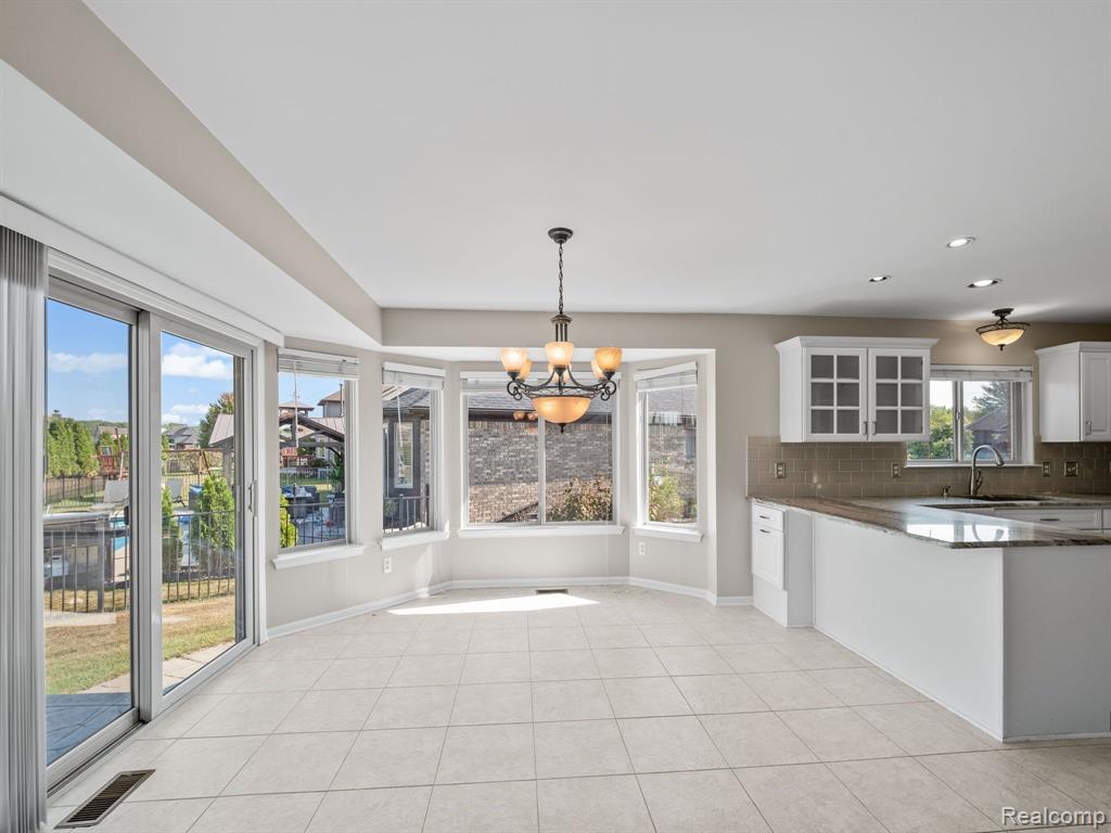 51031 HOOK Drive, Macomb, MI 48042 — Photo 18