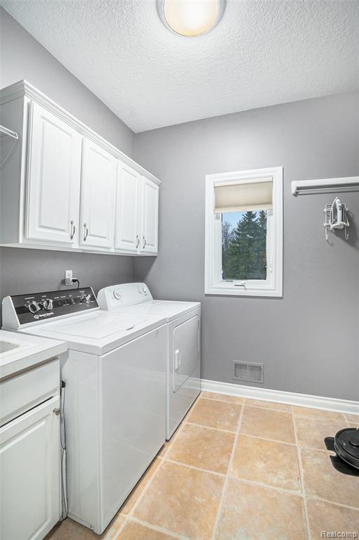 7469 Paradise Drive, Grand Blanc, MI 48439 — Photo 21