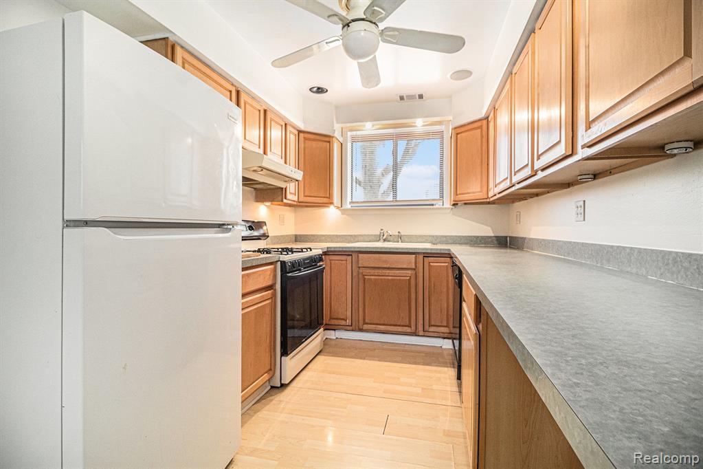 1376 MCCARTHY, Ypsilanti, MI 48198 — Photo 12