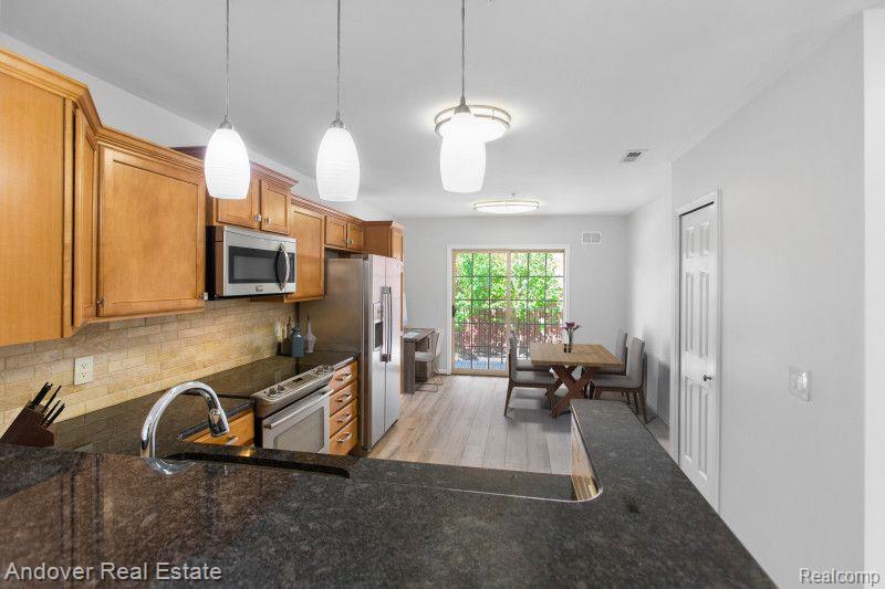 650 VILLAGE Lane, Milford, MI 48381 — Photo 3
