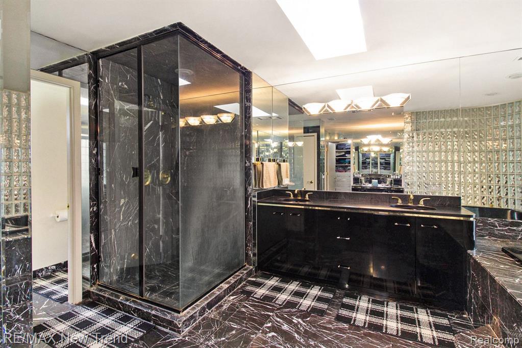 5573 SILVER POND, West Bloomfield, MI — Photo 41