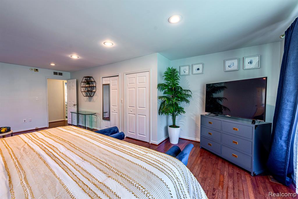 6861 N CLUNBURY Road, West Bloomfield, MI — Photo 20