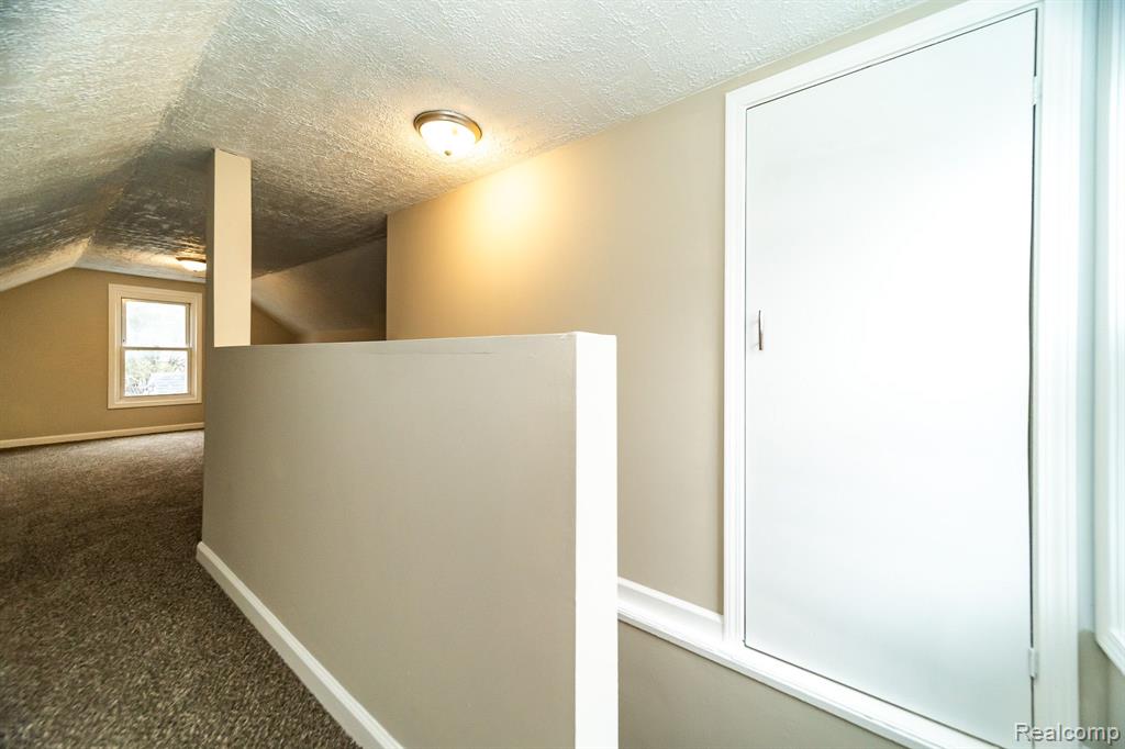 634 W HARWOOD Avenue, Madison Heights, MI 48071 — Photo 36