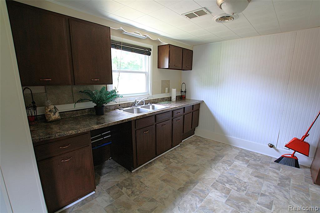 5964 Kader Drive, Flint, MI 48506 — Photo 9