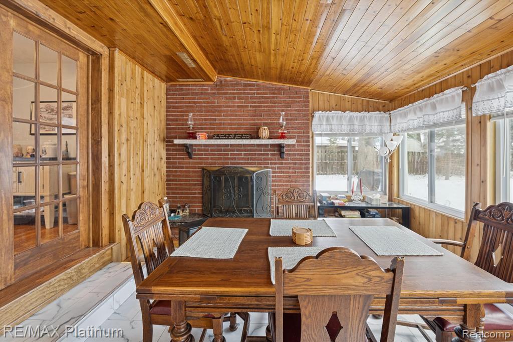 707 Briarwood Lane, Fenton, MI 48430 — Photo 16