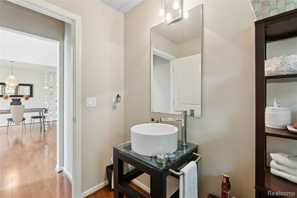 418 Greenan Lane, Lake Orion, MI 48362 — Photo 12