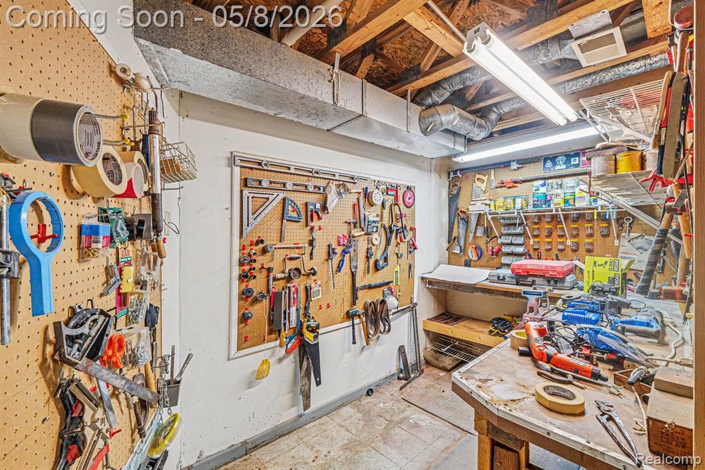 9277 Graytrax Road, Grand Blanc, MI 48439 — Photo 21