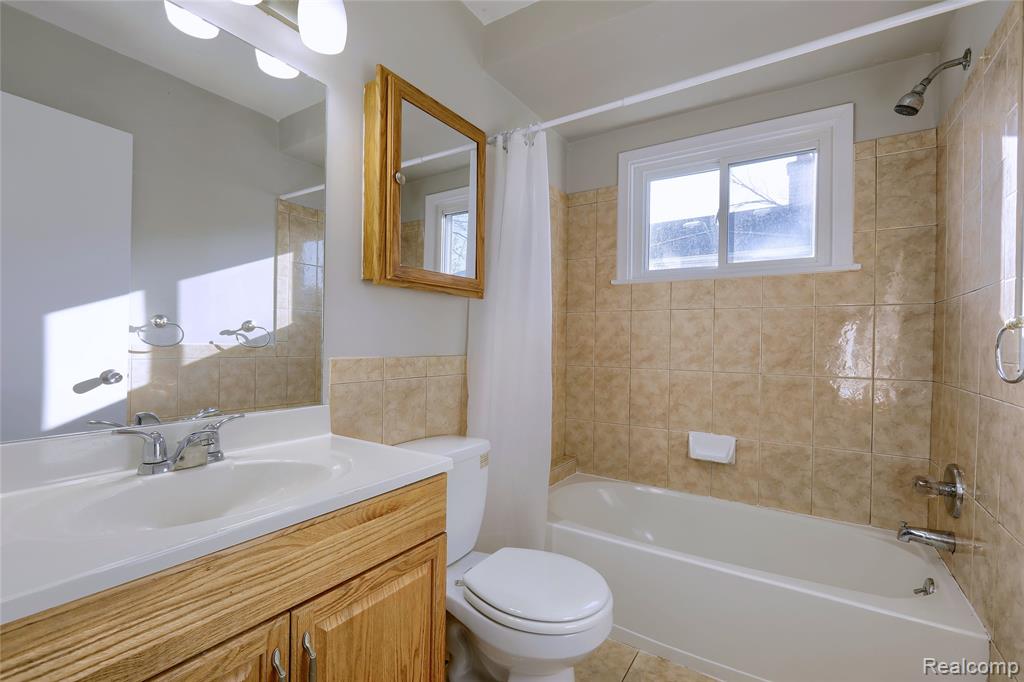 24907 Brittany Avenue, Eastpointe, MI 48021 — Photo 19