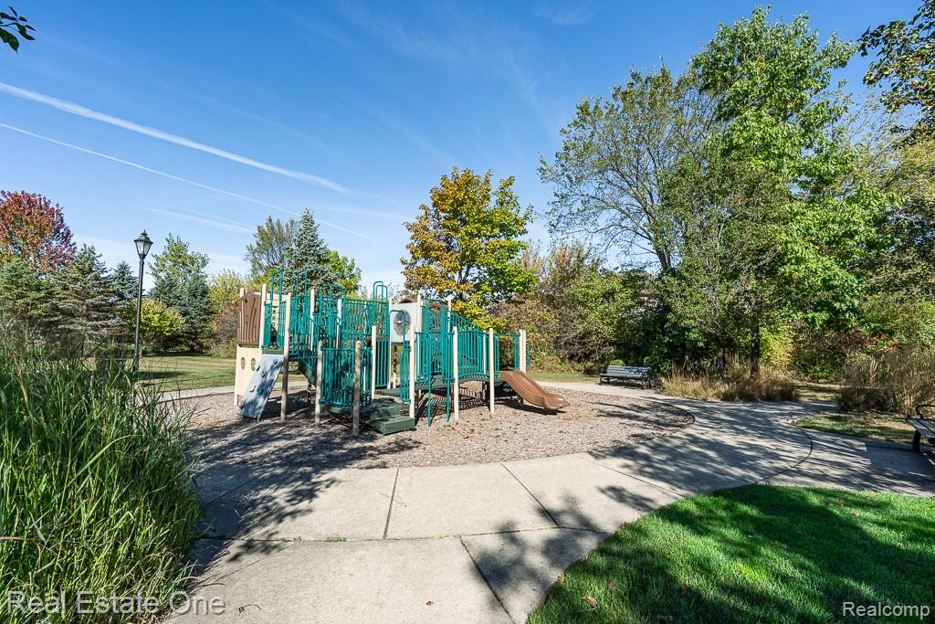 3435 Royal Berkshire Lane, Oakland, MI — Photo 32