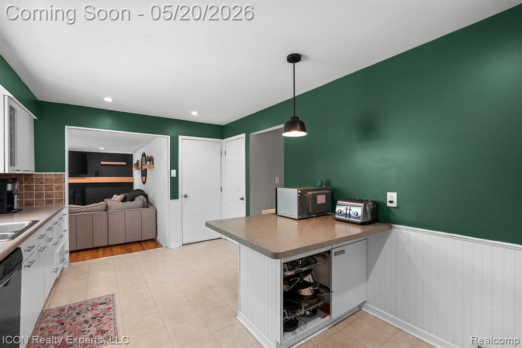 23516 Kim Drive, Clinton Twp, MI 48035 — Photo 14