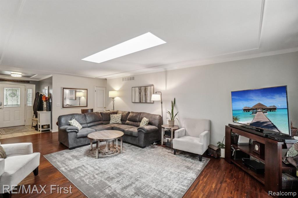 4812 FOXCROFT Drive, Troy, MI 48085 — Photo 5