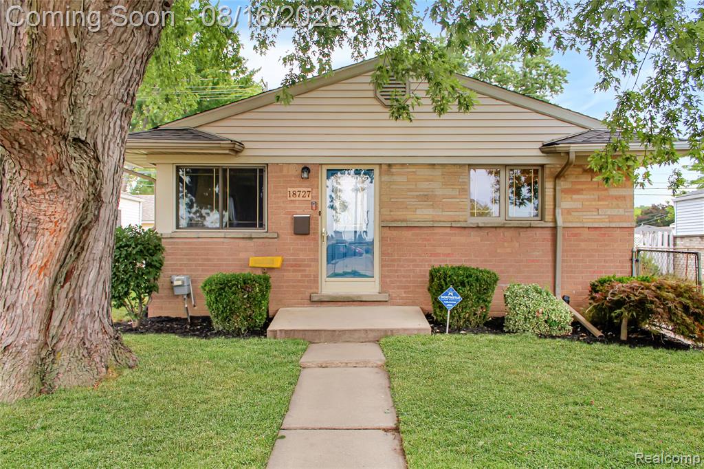 18727 Marquette Street, Roseville, MI 48066