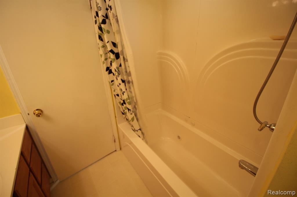 40803 FIRWOOD Street, Plymouth, MI 48170 — Photo 18