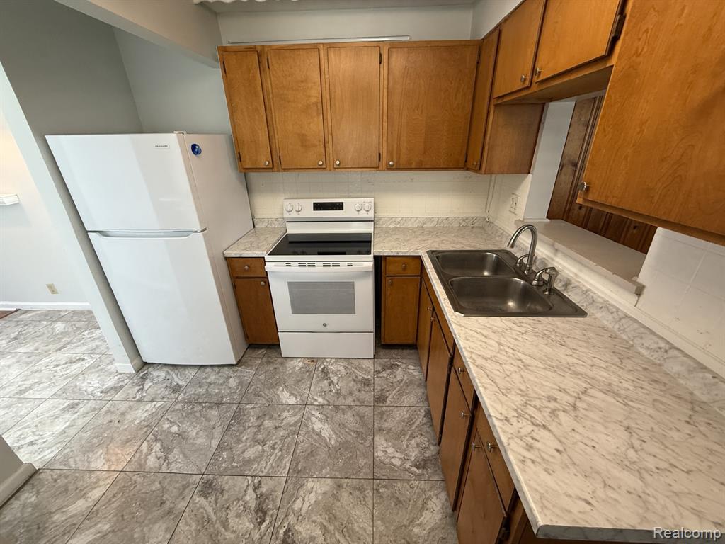 26604 GROVELAND Street, Madison Heights, MI 48071 — Photo 7