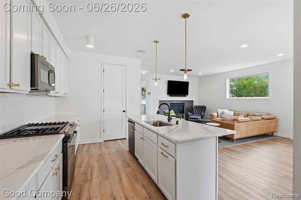 8431 Kenberton Drive, Oak Park, MI 48237 — Photo 5