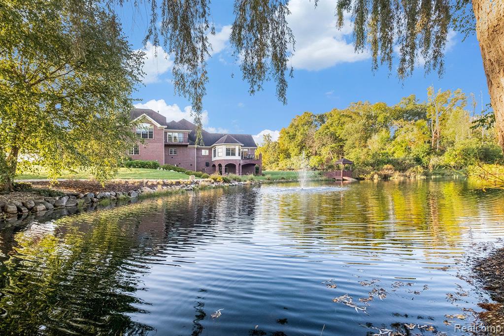 8294 WARWICK GROVES, Grand Blanc, MI 48439 — Photo 59