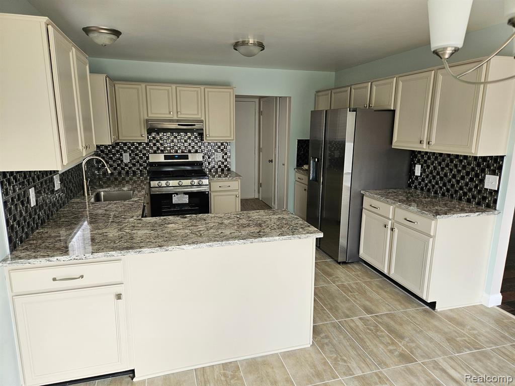 52913 CROSS CREEK Drive, Chesterfield, MI 48047 — Photo 3