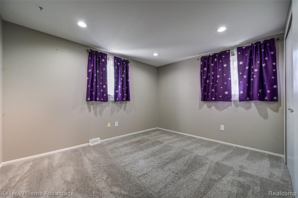 18467 Middlesex Avenue, Lathrup Village, MI 48076 — Photo 45