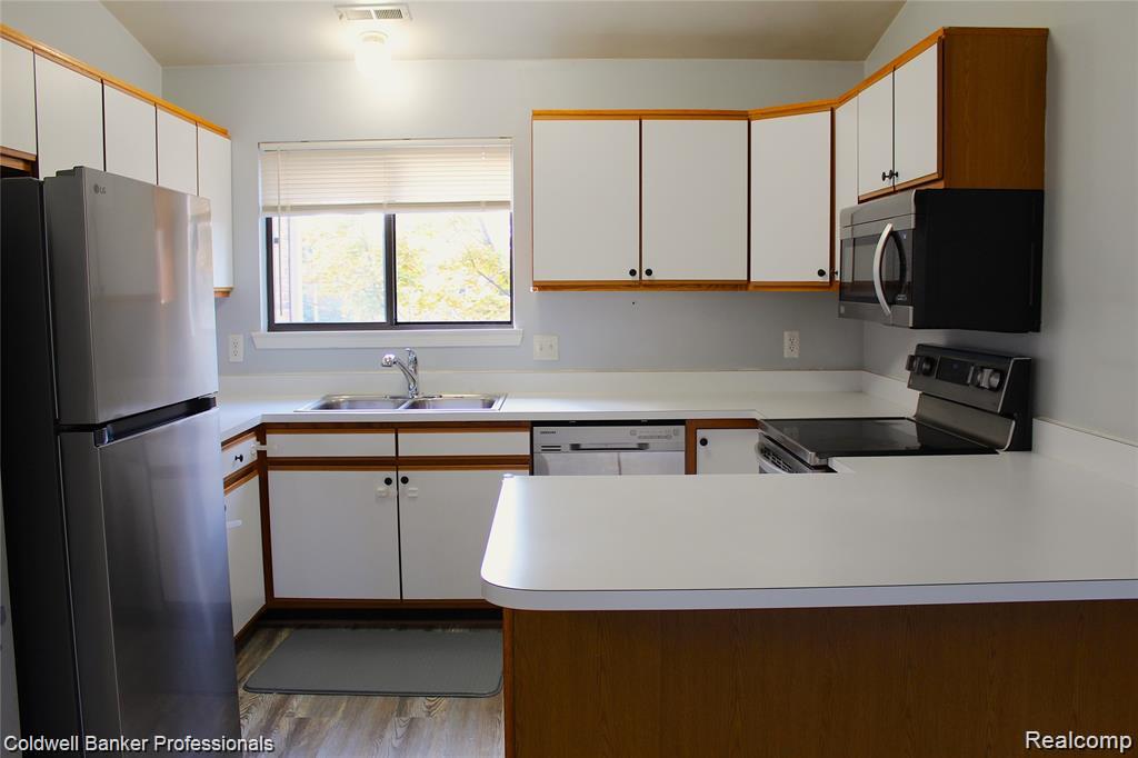 42540 Lilley Pointe Drive, Canton, MI 48187 — Photo 5