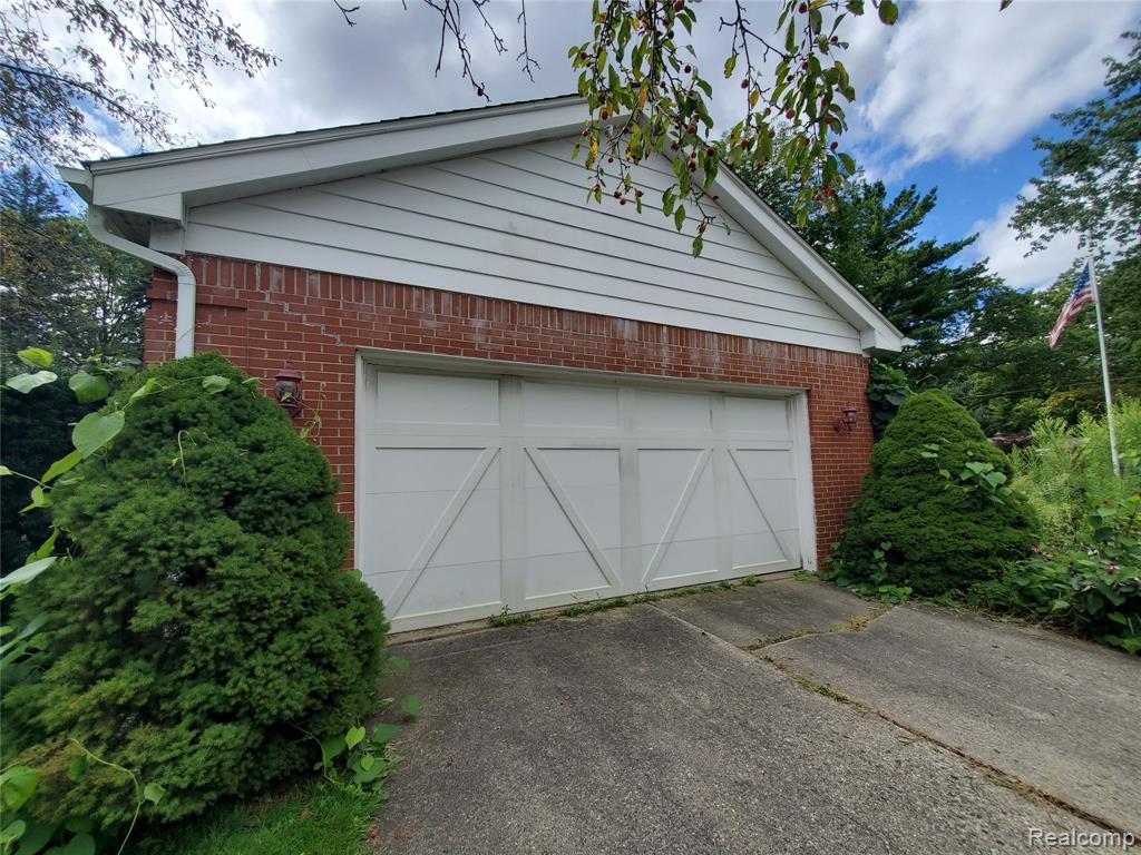 8276 Appleway Drive, Grand Blanc, MI 48439 — Photo 49