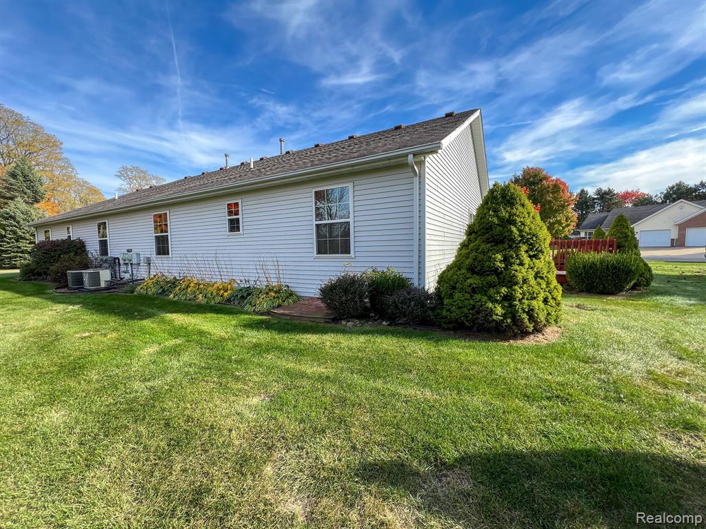 7835 E RIDGE Drive, Almont, MI 48003 — Photo 6