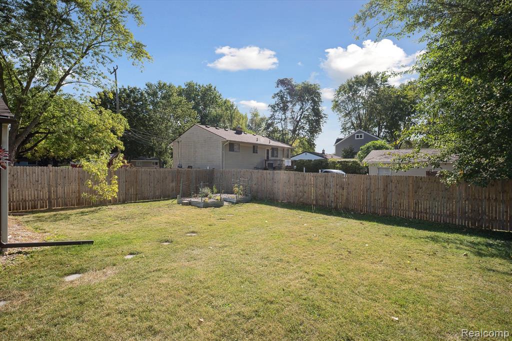 7474 River Vista Street, Utica, MI 48317 — Photo 41