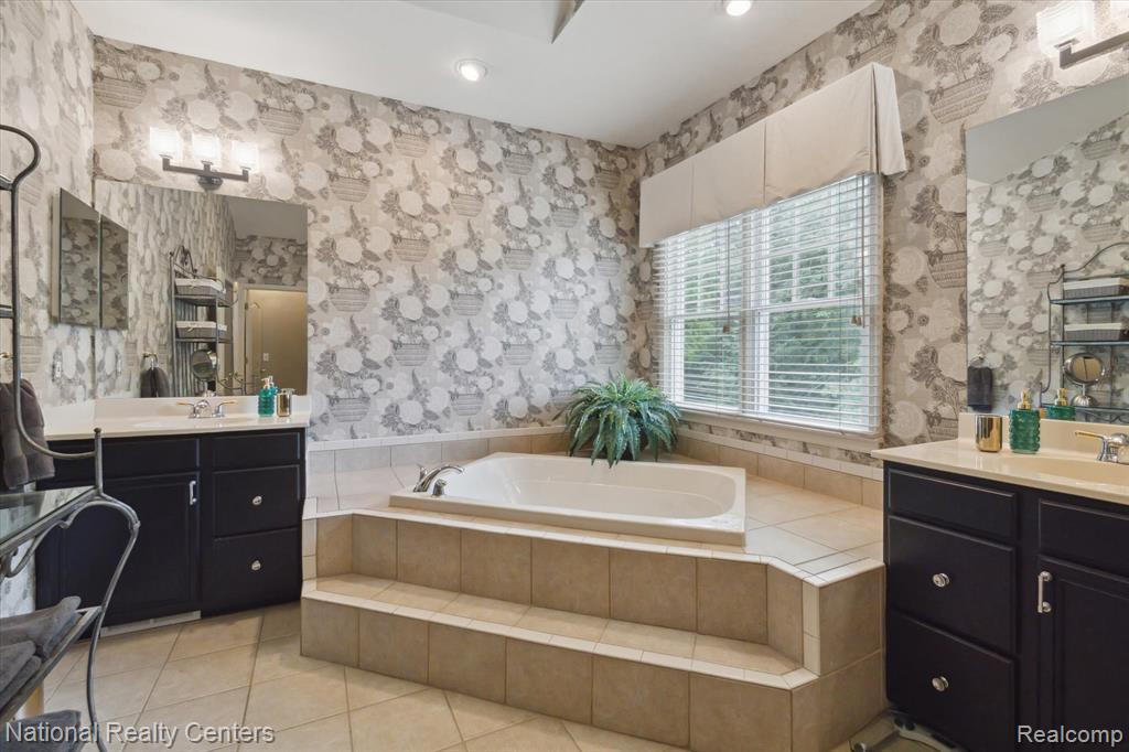 47769 Aberdeen Drive, Novi, MI — Photo 27