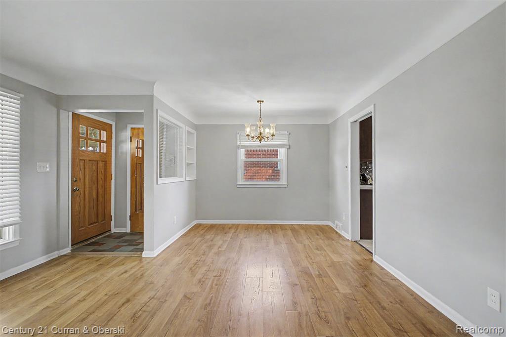 8212 GLENGARY Street, Dearborn Heights, MI 48127 — Photo 6