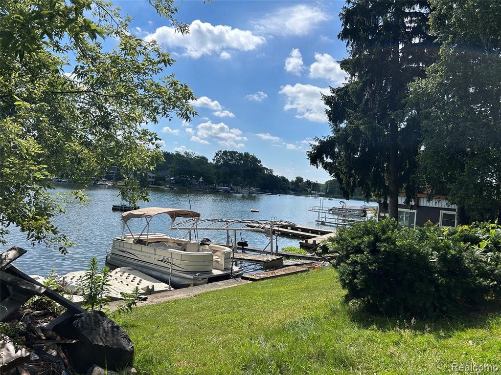 16185 Seymour Road, Linden, MI 48451 — Photo 8