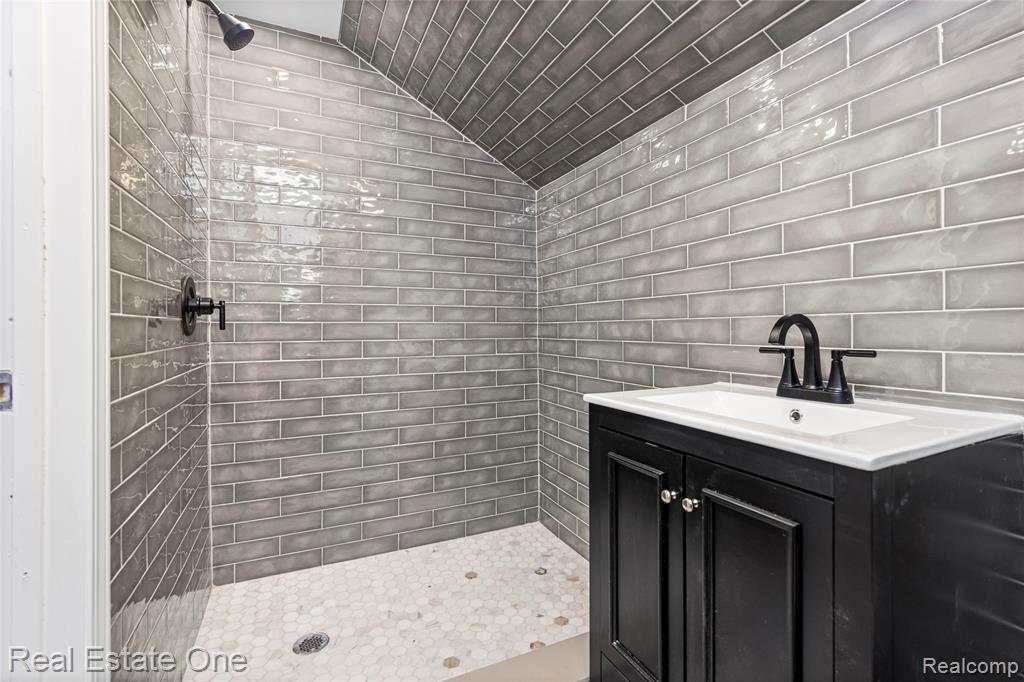 13344 Hart Avenue, Huntington Woods, MI — Photo 40