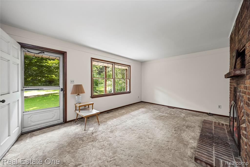 17240 Garvey, Chelsea, MI 48118 — Photo 2
