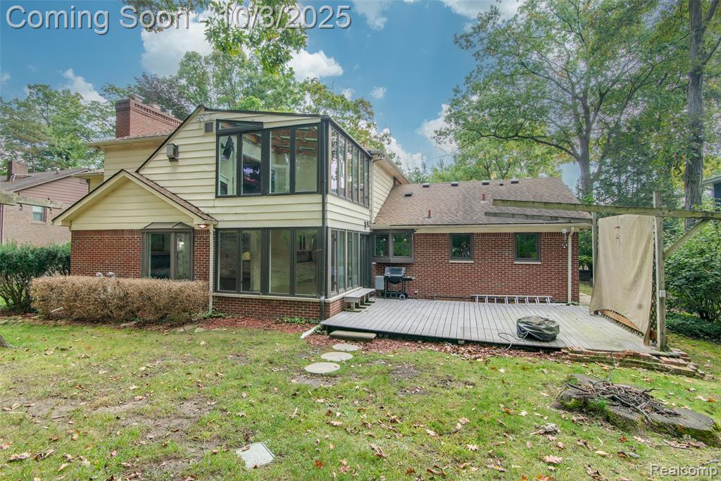 5130 Lake Bluff Rd, West Bloomfield, MI 48323 — Photo 33