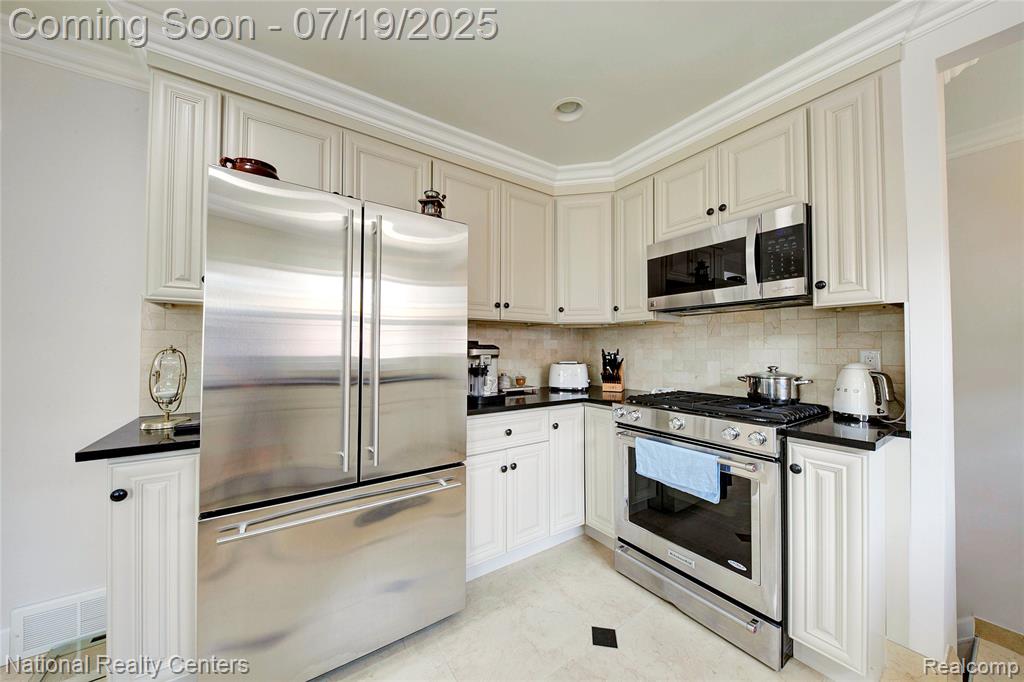 8126 Dale Street, Dearborn Heights, MI 48127 — Photo 22