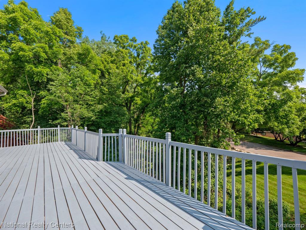4888 WOODCLIFF HILL Road, West Bloomfield, MI 48323 — Photo 9