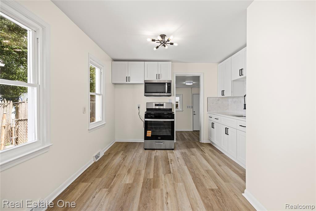 4521 COLUMBUS Street, Wayne, MI 48184 — Photo 6