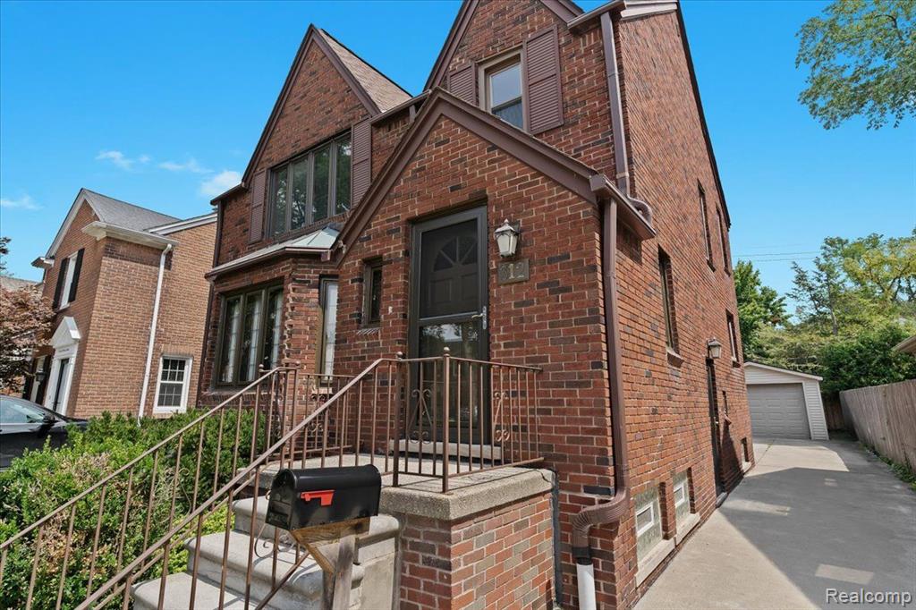 312 MCKINLEY Avenue, Grosse Pointe Farms, MI 48236 — Photo 2