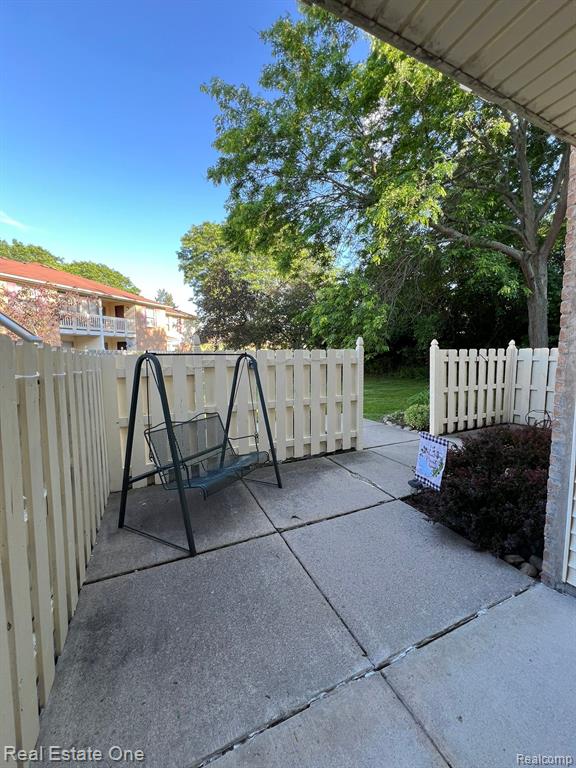 61121 GREENWOOD Drive, South Lyon, MI 48178 — Photo 5
