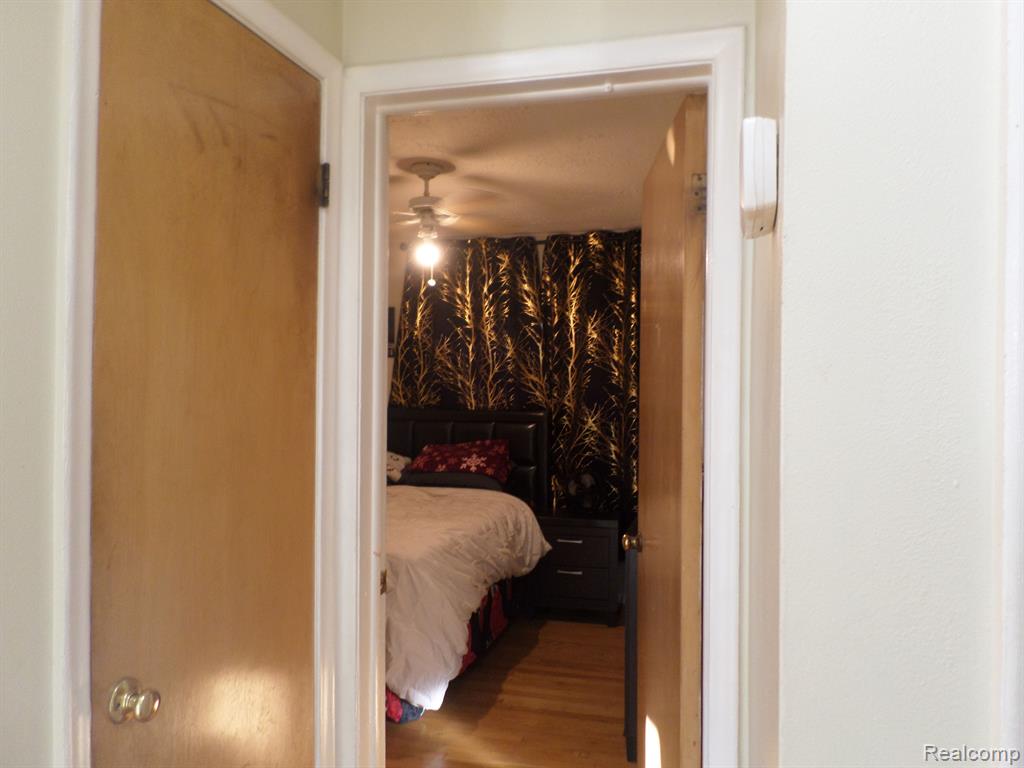 8386 N COLONIAL Street, Dearborn Heights, MI 48127 — Photo 17