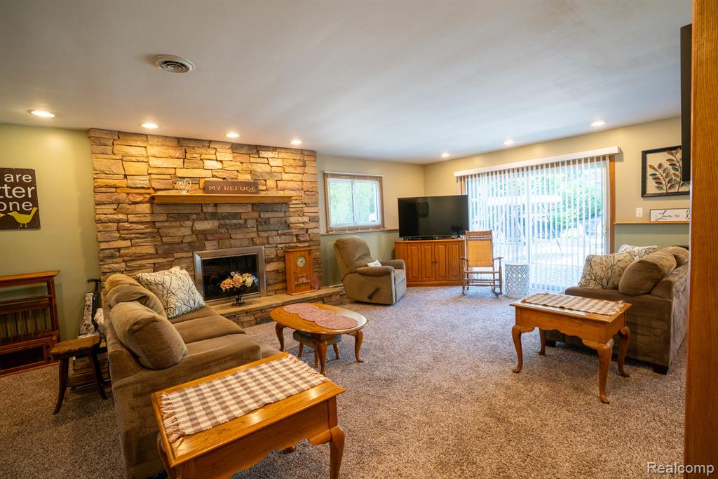 8310 Burning Bush Road, Grosse Ile, MI 48138 — Photo 15