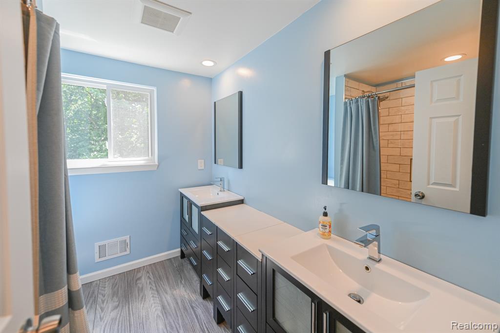 611 Ten Point Drive, Rochester Hills, MI 48309 — Photo 15