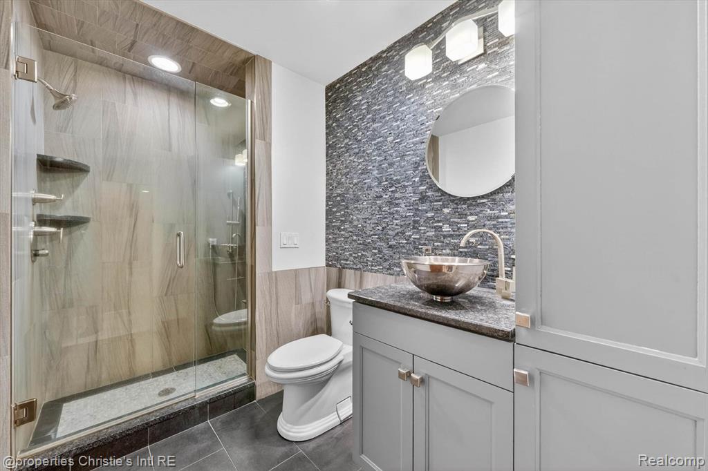 1330 Oxford Road, Beverly Hills, MI 48304 — Photo 29