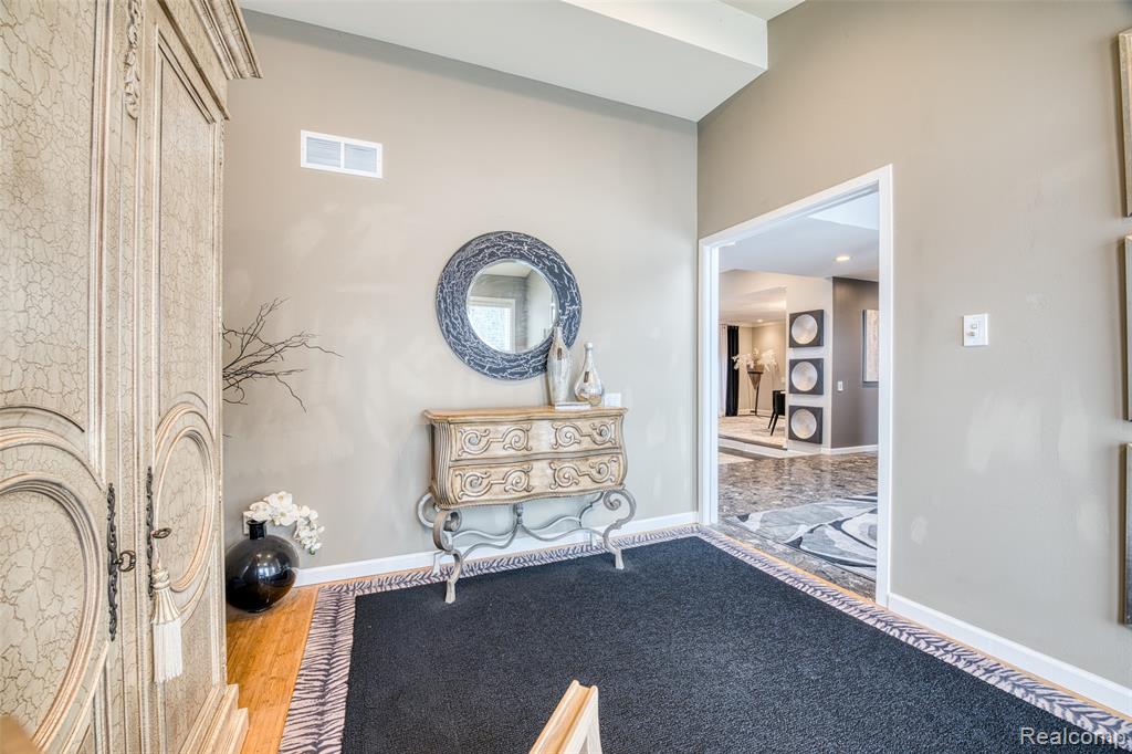 5292 Pond Bluff Drive, West Bloomfield, MI 48323 — Photo 12