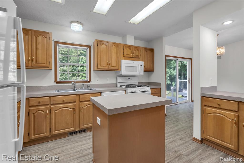 72021 Romeo Plank Road, Armada, MI — Photo 32