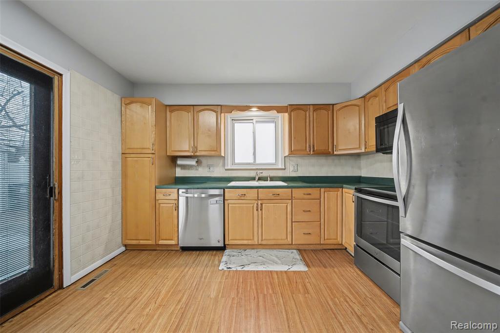 9228 Mueller Street, Taylor, MI 48180 — Photo 3