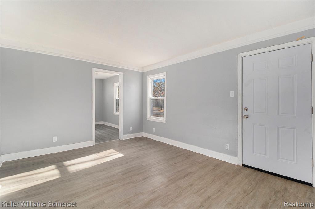 18591 Kingsville Street, Harper Woods, MI 48225 — Photo 5